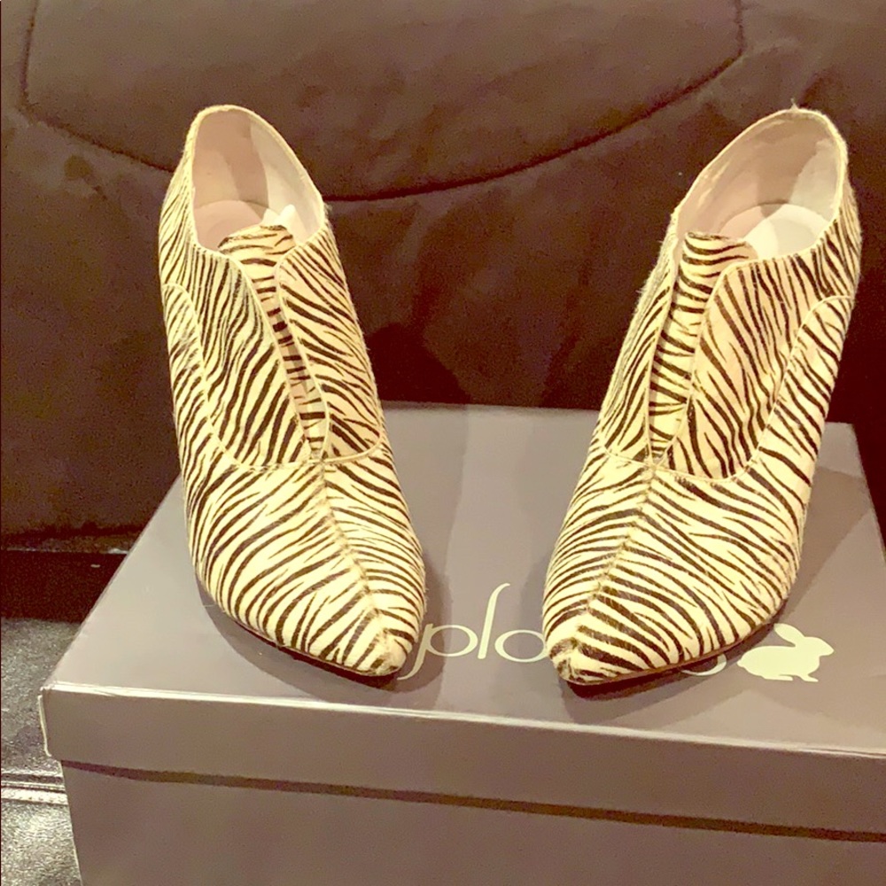 Plomo wedged zebra print pony hair heel.